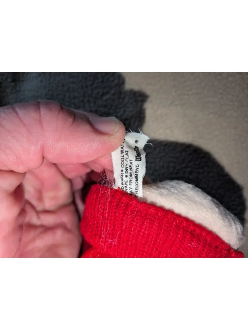 Isotoner gloves Vintage Red Fleece lined Sz Medium - Picture 5 of 5